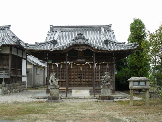 ���𔪔���