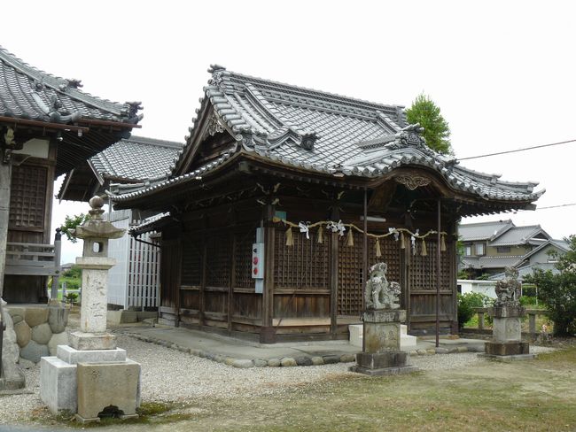 ���𔪔���