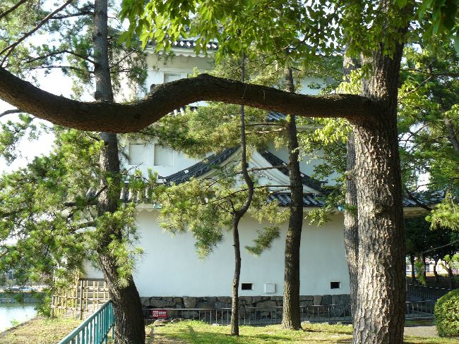 ���k���E