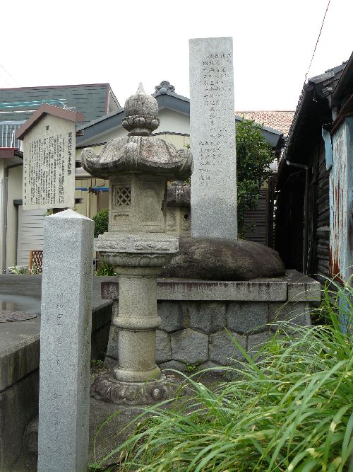 �r��h�{�w